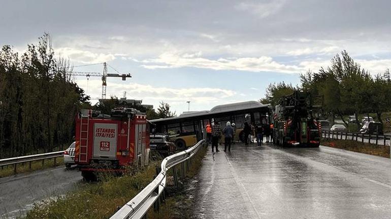 Büyükçekmece'de yoldan çıkan İETT otobüsü bariyerlere çarptı