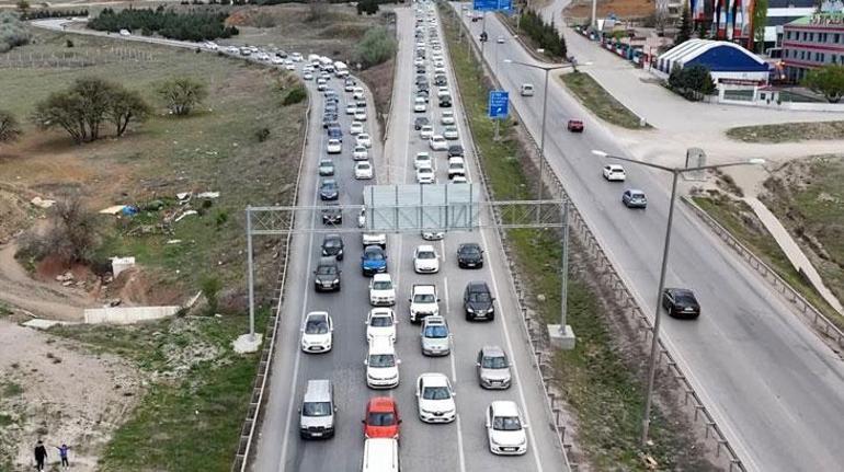 43 ilin geçiş güzergahında trafik yoğunluğu arttı