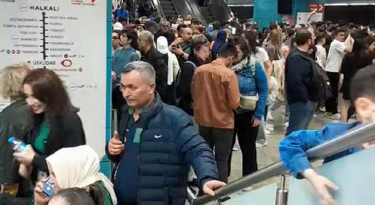 Metrobüs üstgeçidinde yoğunluk izdihama dönüştü, vatandaşlar isyan etti