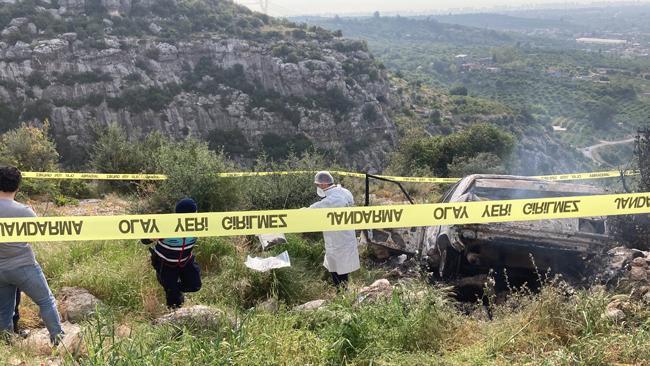 Korkunç olay! Anne ve çocuğu evde, baba ise arabada yanarak ölmüş halde bulundu