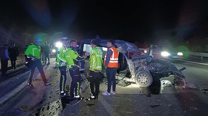 Gaziantep’te feci kaza! 3 araç çarpıştı: 2 ölü, 2 yaralı