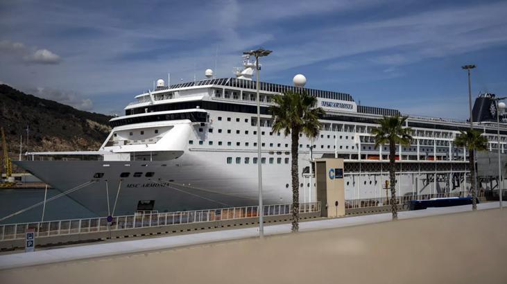 İspanya: 1500 yolculu gemi Bolivyalıların vize sorunu nedeniyle limanda mahsur kaldı