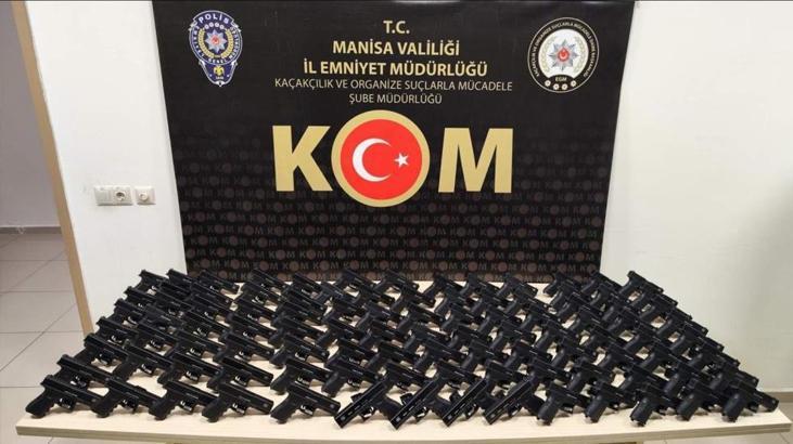 Silah kaçakçılarına geçit yok! 100 adet ruhsatsız tabanca yakalandı