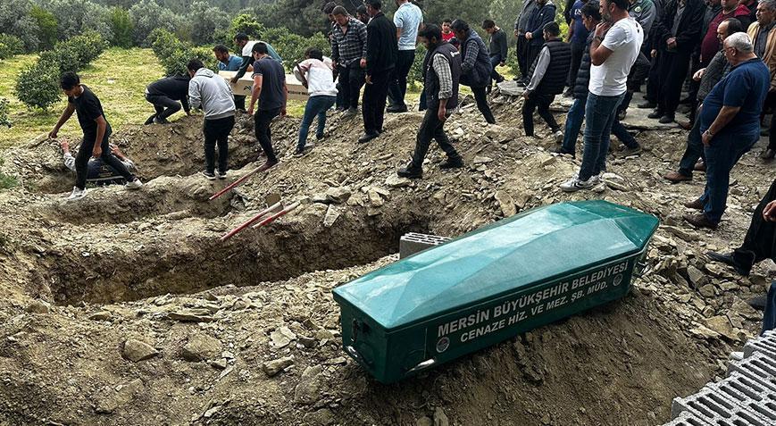 Mersin’de yangınlarda ölen 3 kişilik aile son yolculuğuna uğurlandı
