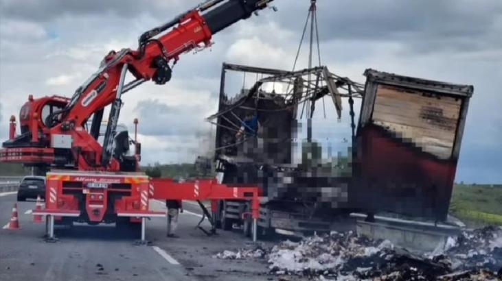 İstanbul-Edirne otoyolunda TIR alev alev yandı