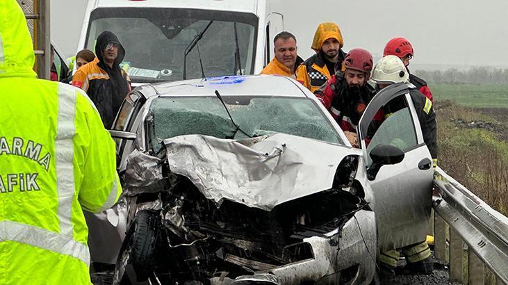 Bayram yolunda kafa kafaya facia! Otomobil ile minibüs çarpıştı: 3 ölü