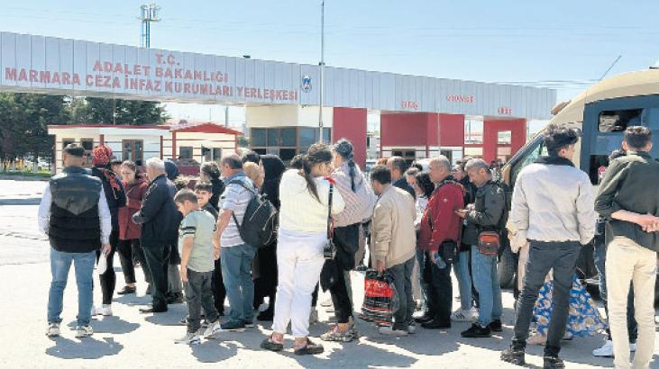 Hapiste oldukları için seviniyoruz