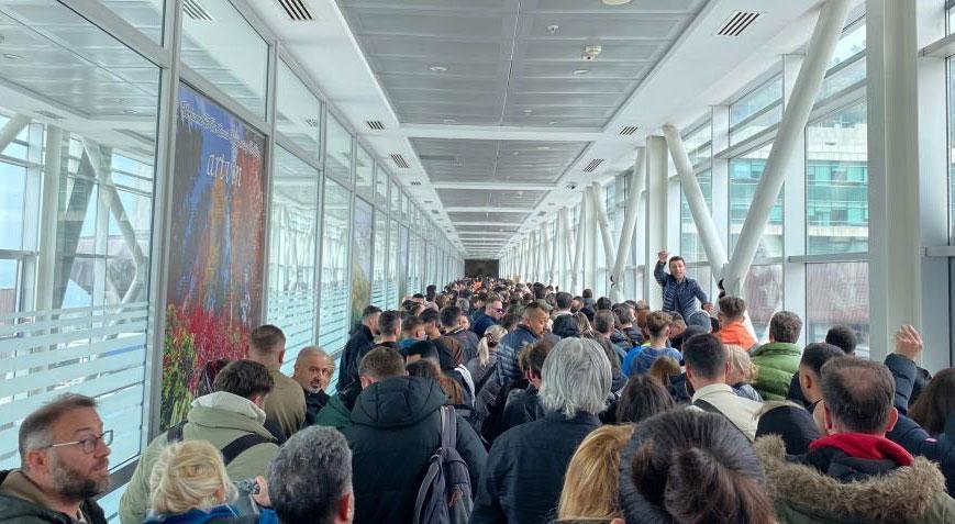 Sarp Sınır Kapısı’nda bayram yoğunluğu! 2 günde 44 bin yolcu giriş- çıkış yaptı