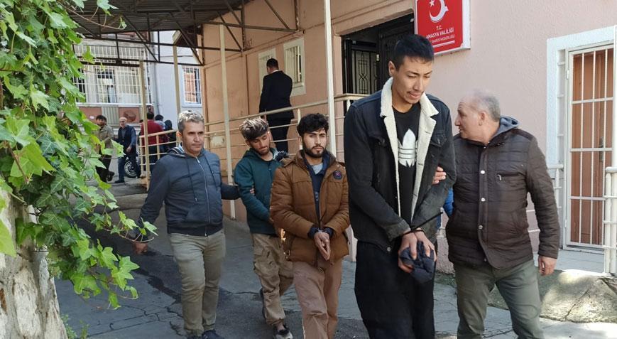 25 göçmen demir korkulukları söküp kaçtı! Bakanlık soruşturma başlattı