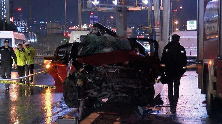 Beylikdüzü’nde kontrolden çıkan otomobil aydınlatma direğine çarptı: 1 ölü