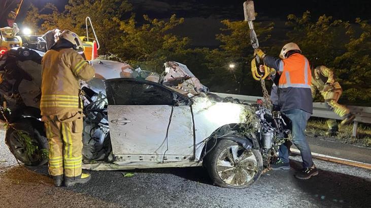 Olay yerine gelen yakınları sinir krizi geçirdi! Otomobil hurda yığınına döndü