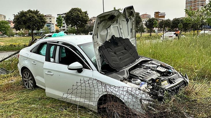 Direksiyon hakimiyetini kaybeden sürücü ağacı devirip arsaya uçtu