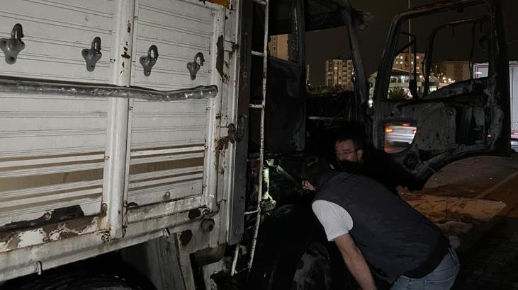 Yemek yemeye gitti dönünce şoke oldu! ‘Araba burada yanıyormuş’