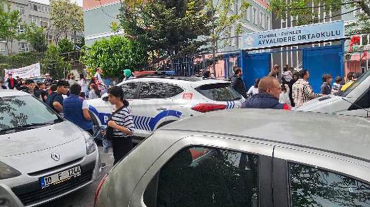 23 Nisan gösterisi karıştı! Esenler’de öğretmene saldırı