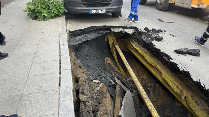 Şişli’de korku dolu anlar! Cadde çöktü araçlar içine düştü