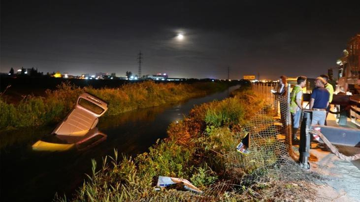 Otomobil kanala düştü! Öldüğü sanılan sürücü meğer yüzerek kaçmış