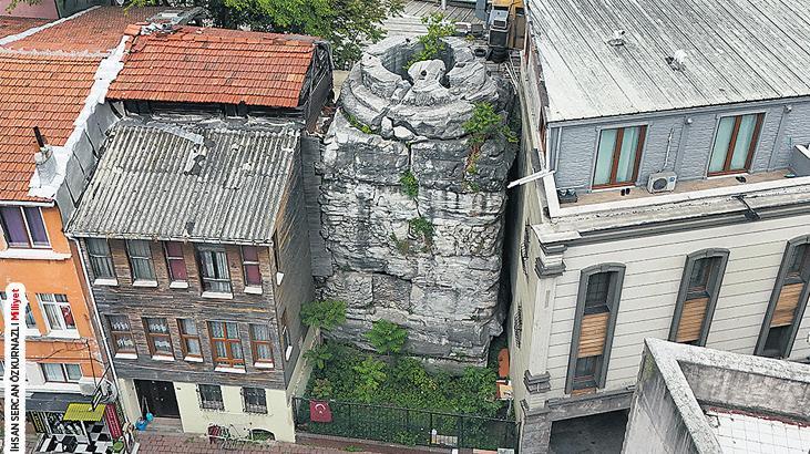 Zafer anıtı şimdi mahpus