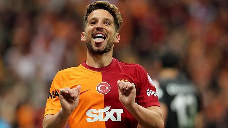 Mertens'in görüntüsünü paylaştılar: Sanki arkasında gözü varmış gibi!