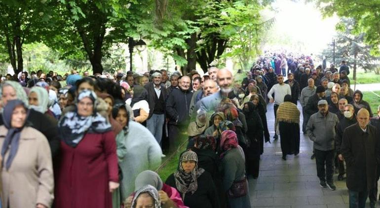 Bu yıl da kuyruğa girdiler! 2 kilometrelik kalabalığı gören şaşkına döndü