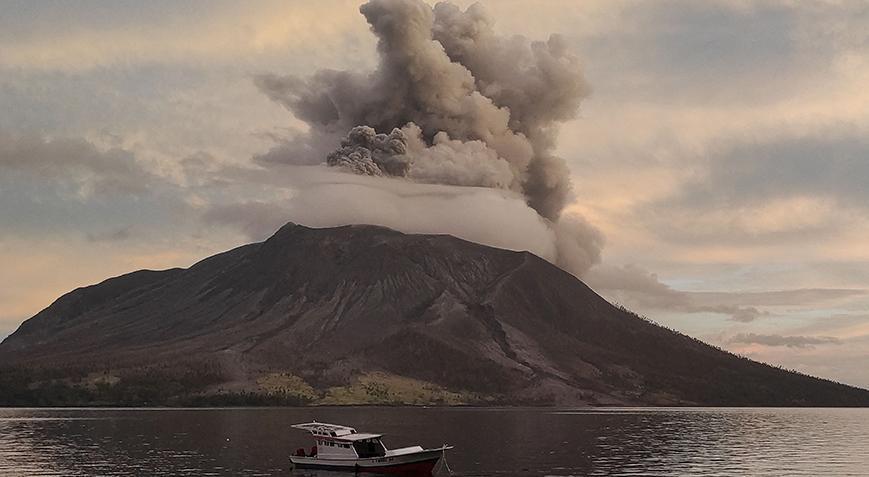 Ruang Yanardağı alarmı! 12 bin kişi tahliye edildi, 7 havalimanında uçuşlar durdu