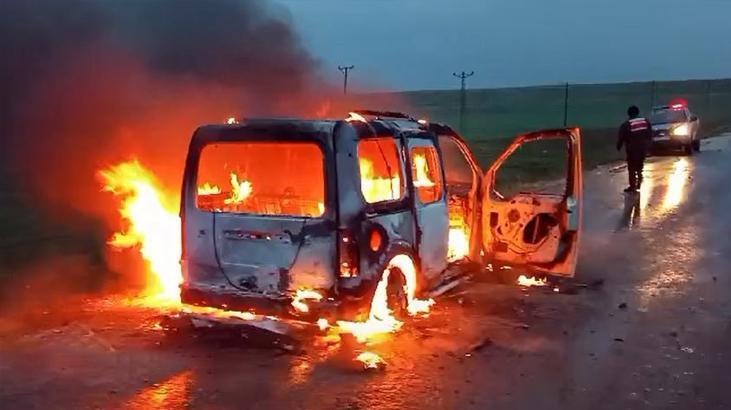 Sivas’ta seyir halindeki araç bir anda alev aldı