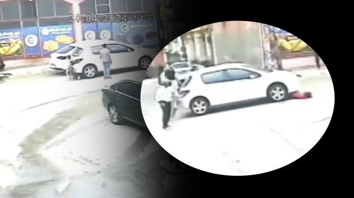 İnanılmaz görüntü! Üzerlerinden otomobil geçti, kalkıp annelerine koştular