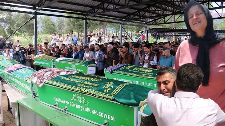 Beton mikseri faciası! 9 kişi yan yana defnedildi