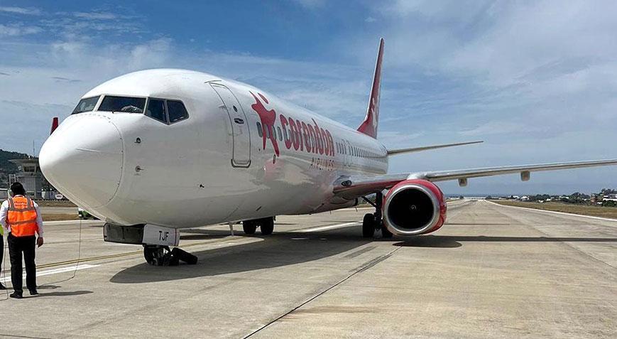 Son dakika…Alanya’da içinde 190 kişi bulunan uçağın inişte ön tekeri patladı!