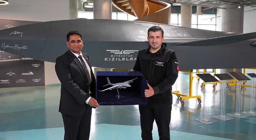 Bangladeşli askeri heyet BAYKAR’ı ziyaret etti