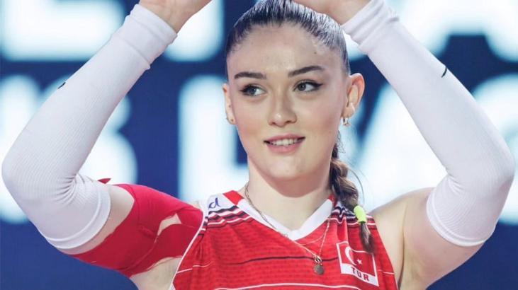 Zehra Güneş İspanya’da! Milli voleybolcu tarzıyla göz kamaştırdı!