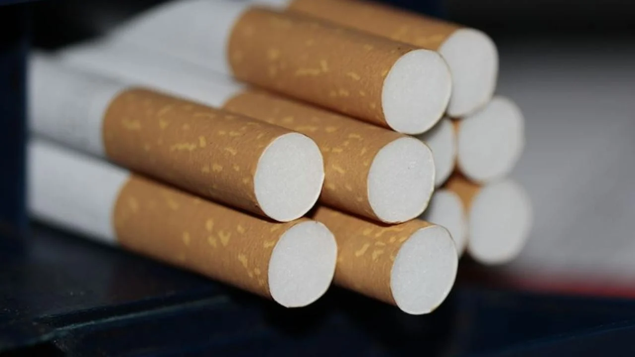 Sigara Fiyatlarına 6 Lira İndirim: Yeni Marlboro, Parliament, Winston, Muratti, Camel, Kent, Lark Fiyatları Açıklandı
