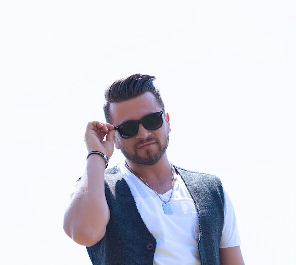 Sanatçı Yusuf Gültekin’in Hem Sanatçı Hem Prodüktör Olarak Gelişen Başarı Öyküsü