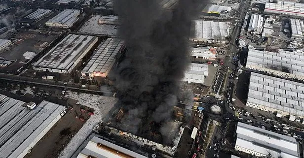 Kayseri’de Yangın Alarmı! Mobilya Fabrikasında İki Kişi Mahsur Kaldı!