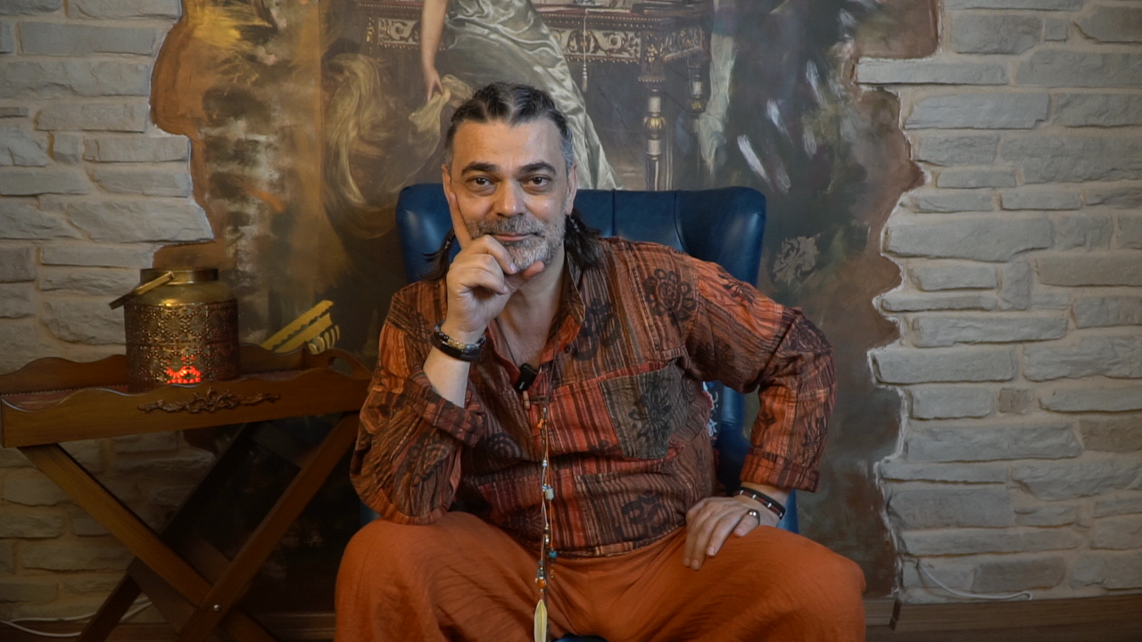 Adil Maviş ve Hayatı