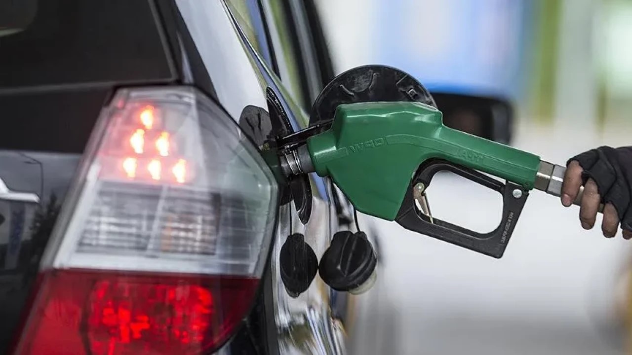 İsrail-İran Gerilimi Akaryakıta Çifte Zam Getiriyor