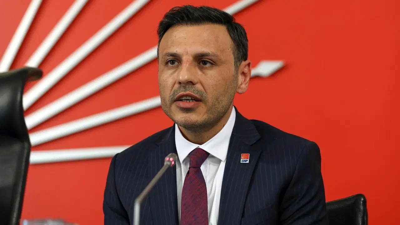 3 Büyükşehir Belediye Başkanına Gözaltı: Özgür Çelik’ten Sert Tepki