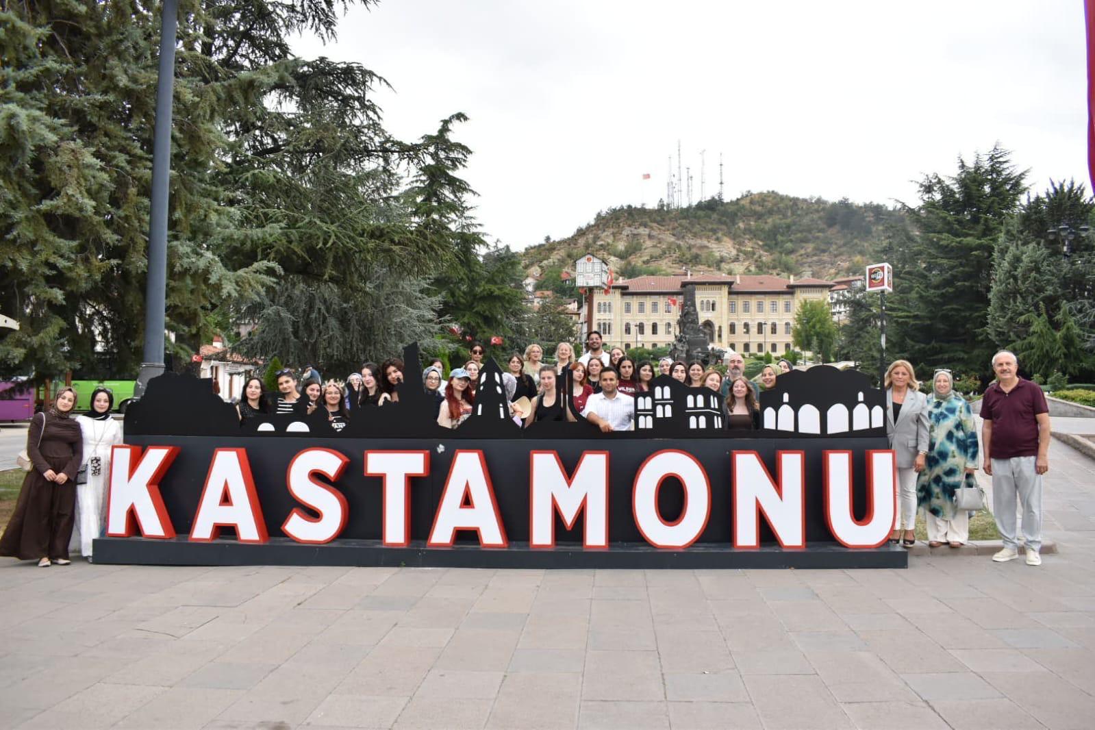 GENÇLİK KASTAMONU’DA BULUŞTU: “GÖLGEDEN IŞIĞA” PROJESİYLE GELECEĞE UMUT TAŞINDI
