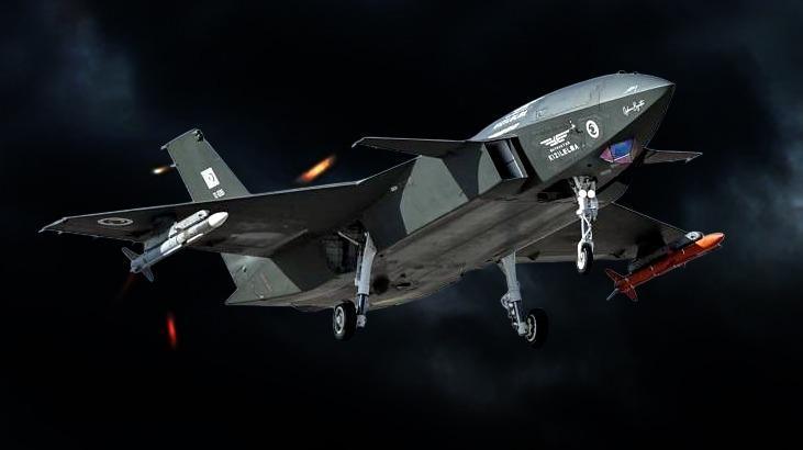 BAYRAKTAR KIZILELMA DÜNYA BASININDA — HAVACILIK TARİHİNDE BİR İLK  Baykar’ın tamamen yerli ve milli kaynaklarla geliştirdiği insansız savaş uçağı Bayraktar KIZILELMA, Sinop atış alanında gerçekleştirilen tarihi test ile dünya havacılık literatüründe eşi görülmemiş bir başarıya imza attı. Jet motorlu hava hedefini GÖKDOĞAN hava-hava füzesiyle tam isabetle vurmayı başaran KIZILELMA, bu kabiliyeti gerçekleştiren dünyadaki ilk insansız savaş platformu olarak kayıtlara geçti. Bu tarihi başarı, dünya basınında geniş yer buldu; önde gelen ajanslar, gazeteler ve haber siteleri gelişmeyi manşetlerine taşıdı.  🌍 Dünya Basınından KIZILELMA Manşetleri  Rusya  TASS, KIZILELMA’nın görüş ötesi hava-hava füzesi kullanarak jet hedef imha eden ilk İHA olduğuna dikkat çekerek gelişmenin dünya havacılık tarihinde milat niteliğinde olduğunu yazdı.  RİA Novosti, İHA’ların çoğunun hava-yer görevleri için üretildiğini belirterek, KIZILELMA’nın hava-hava muharebesi yapabilen ilk ve tek platform olduğunu vurguladı.  Çin  Xinhua, mühendislik entegrasyonunun önemine değinerek sensör füzyonu, radar kabiliyeti, uçuş kontrol algoritmaları ve yerli füze teknolojisinin uyumlu çalışmasının başarının anahtarı olduğuna işaret etti.  Azerbaycan  AZERTAC, başarıyı “İHA’larda hava muharebesinde yeni bir sayfa” başlığıyla duyurdu.  İsrail  Amichai Stein, test için “havacılıkta tarihi bir emsal” ifadesini kullandı.  Maariv, “Türkiye semalarında tarih yazıldı” manşetiyle KIZILELMA’nın dünya ordularının hayal ettiği bir önleme operasyonu gerçekleştirdiğini yazdı.  Israel Hayom: “Havacılıkta yeni çağ” değerlendirmesiyle olayı bir dönüm noktası olarak aktardı.  Ermenistan  Sputnik Armenia, Selçuk Bayraktar’ın açıklamasını sayfaya taşıyarak “Dünyada hiçbir insansız platform havadaki hedefe ateş edemiyordu, Türkiye yeni bir dönem başlattı” ifadelerine yer verdi.  Hindistan  NDTV, KIZILELMA testinin “küresel muharebe havacılığı tarihinde yeni bir sayfa açtığını” belirtti.  Belçika  Savunma yayın organı Avrupa Savunma Sanayi, testin BVR (Beyond Visual Range) kabiliyetini kanıtladığını belirtti ve GÖKDOĞAN ile F-16 takibi sonrası tam isabeti kritik eşik olarak tanımladı. Ayrıca Baykar’ın 37 ülkeye ihracat anlaşması bulunduğunu vurguladı.  Yunanistan  “Ptisi” sitesi, uçuşa 5 adet F-16’nın eşlik ettiğini aktardı ve KIZILELMA’nın hava muharebesinde yeni boyut açtığını belirtti.  Arap Dünyası  Alquds, “Batı, Rusya ve Çin endişeli” başlığıyla yayınladığı haberde Türkiye’nin insansız muharebe alanında stratejik seviye atladığını yazdı.  ✈ Tarihi Testin Akışı  📍 Merzifon 5. Ana Jet Üssü’nden başlayan görev, Sinop semalarında gerçekleşti.  5 adet F-16 ile müşterek kol uçuşu  Bayraktar AKINCI TİHA tarafından görüntüleme desteği  ASELSAN üretimi MURAD AESA radarıyla hedef tespiti  TÜBİTAK SAGE yapımı GÖKDOĞAN BVR füzesiyle ateşleme  Jet motorlu hedefe tam isabet  Bu test yalnızca bir vuruş değil; insanlı & insansız hava platformlarının ortak geleceğine açılan bir kapı olarak değerlendiriliyor.