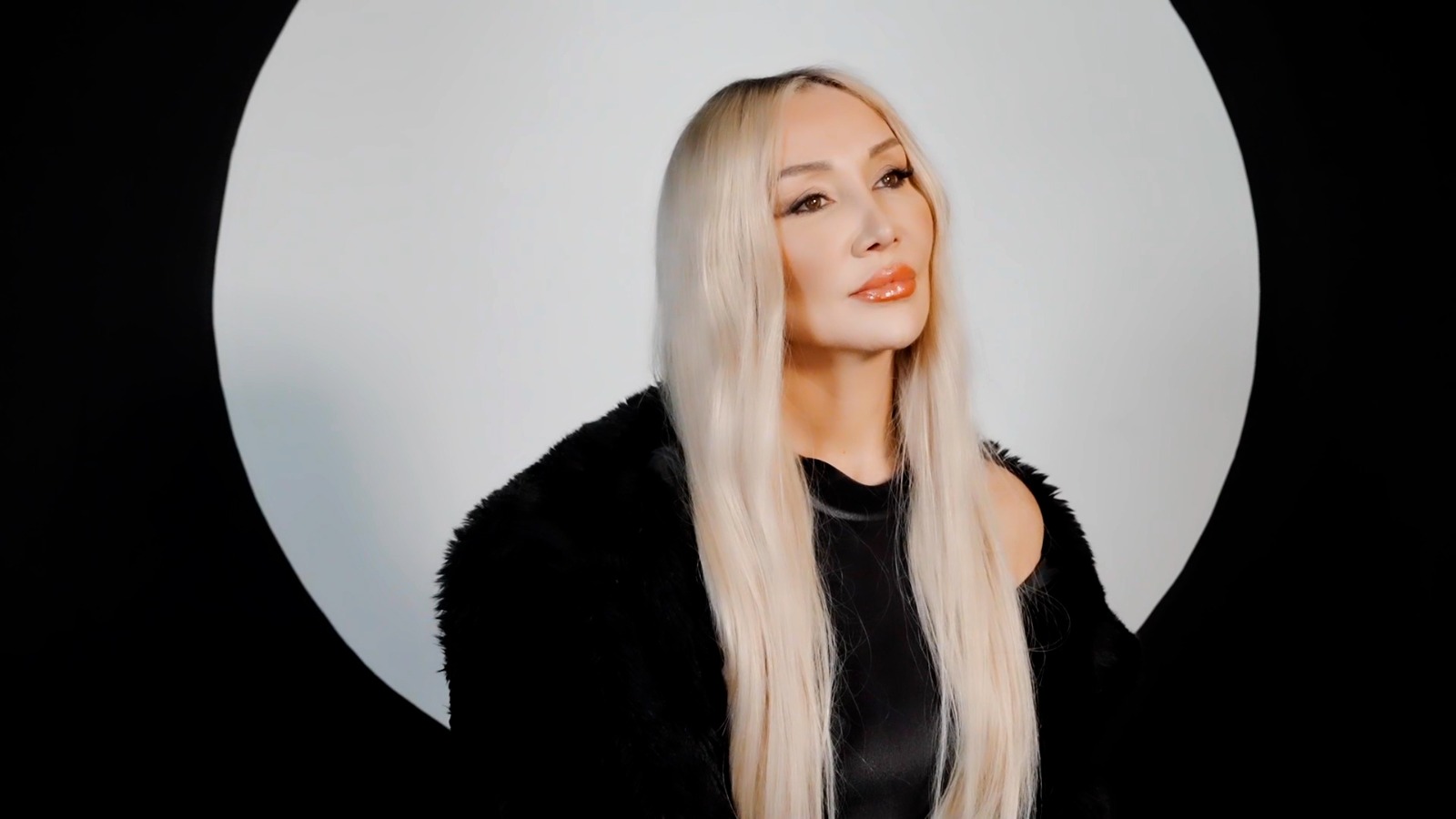 Sanatçı Suzan Aslan: Hayat Susturdu, Sahne Yeniden Konuşturdu