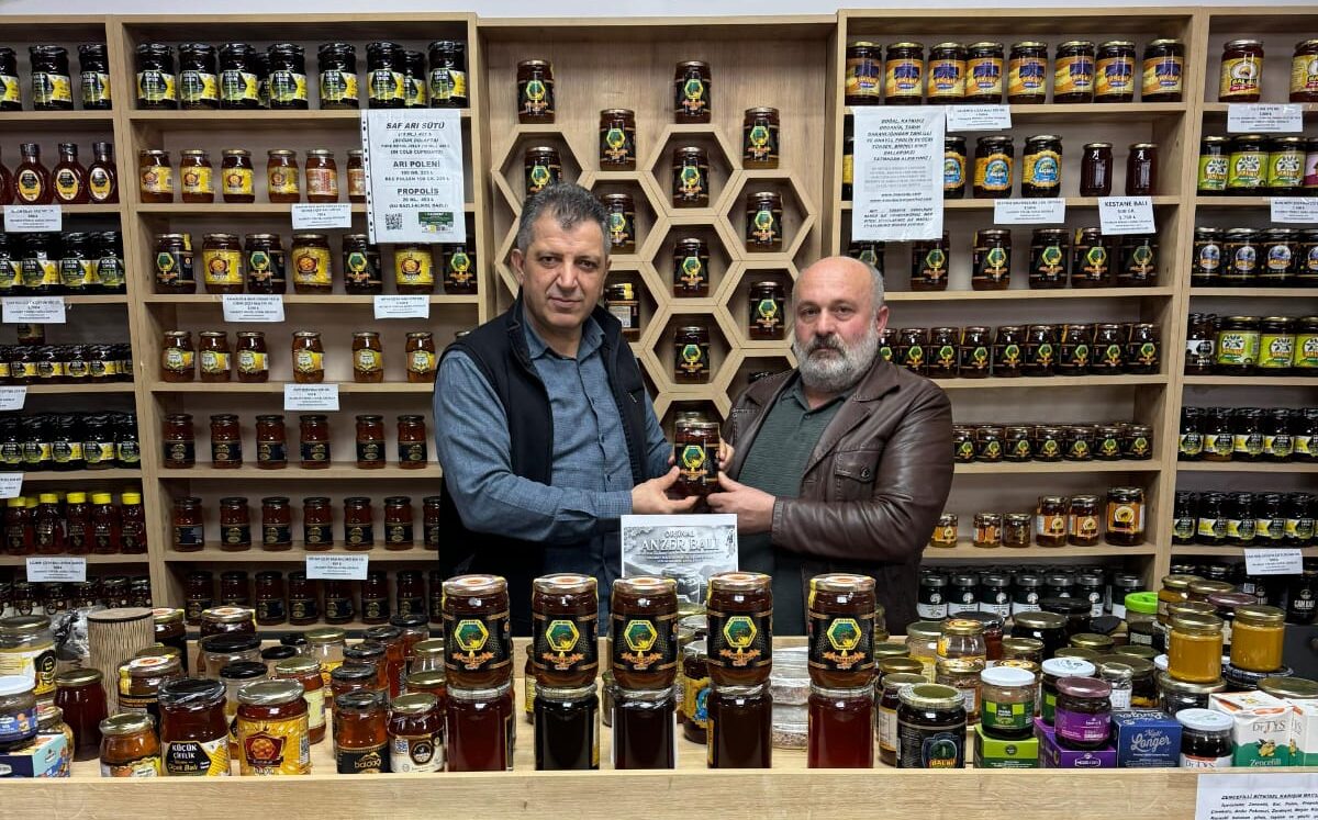 BAŞKAN MURAT GÜR “ANZER DÜNYANIN EN ŞİFALI BALI”