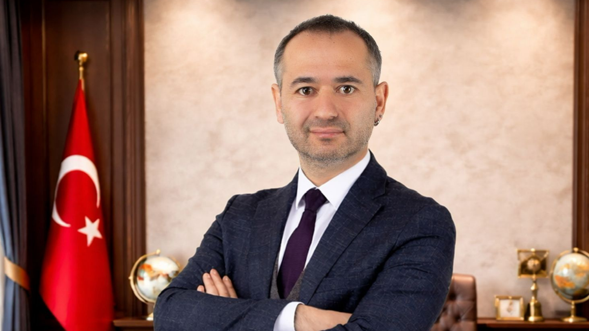 EĞİTİMDE “İZMİR MODELİ” RÜZGARI: AKADEMİK DİSİPLİNİ BİLİMLE HARMANLAYAN İZBİLİM KOLEJİ’NİN YÜKSELİŞİ