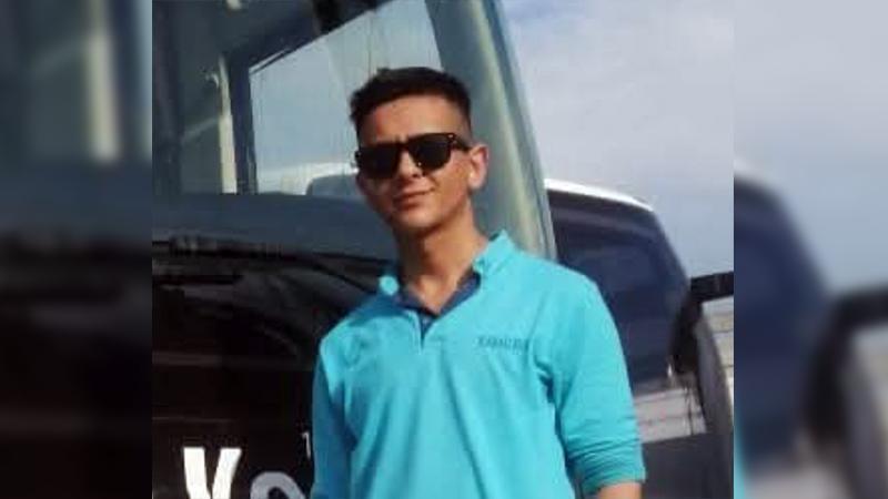 ÇAY BAHÇESİNDE DEHŞET! GARSON BIÇAKLANDI, SALDIRGAN YAKALANDI