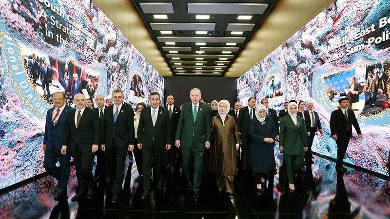 ANTALYA DİPLOMASİ FORMU’NA EMİNE ERDOĞAN’DAN “BARIŞ” VURGUSU!