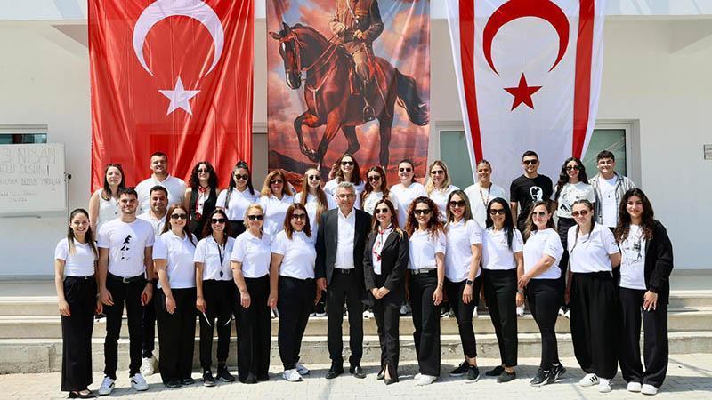 KKTC’de 23 Nisan Etkinlikleri: Erhürman Öğrencilerle Bir Araya Geldi