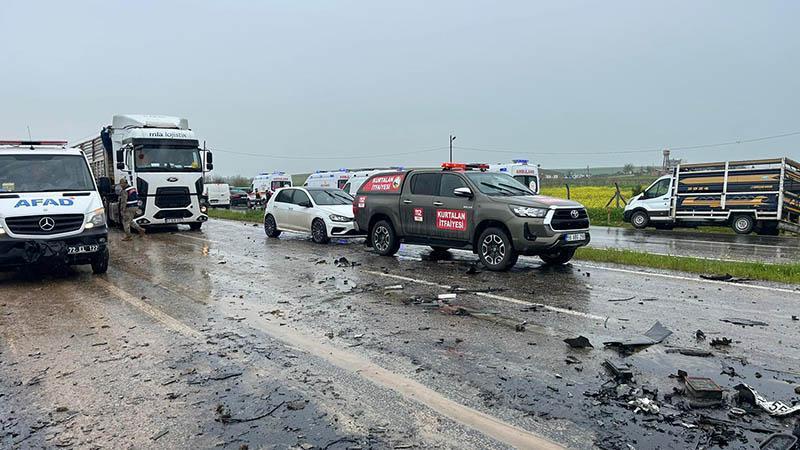 Toytepe’de Trafik Faciası: Kamyonet ve Otomobil Çarpıştı