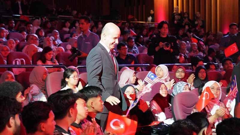 YÖK Başkanı Özvar’dan Malezya çıkarması: Türk üniversitelerine öğrenci daveti