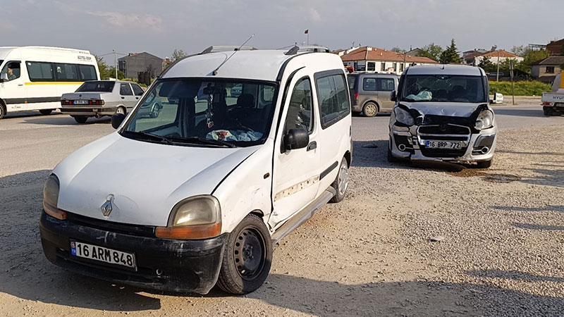 İnegöl’de Trafik Kazası: 3 Kişi Yaralandı