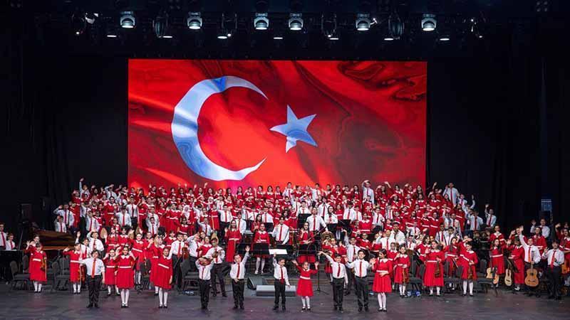 CUMHURBAŞKANLIĞI ÇOCUK ORKESTRASI VE KOROSU’NDAN GÖRKEMLİ GERİ SAYIM