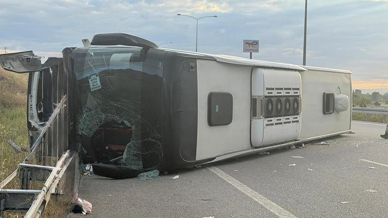İstanbul-İzmir Otoyolu’nda Yolcu Otobüsü Devrildi: 36 Yaralı