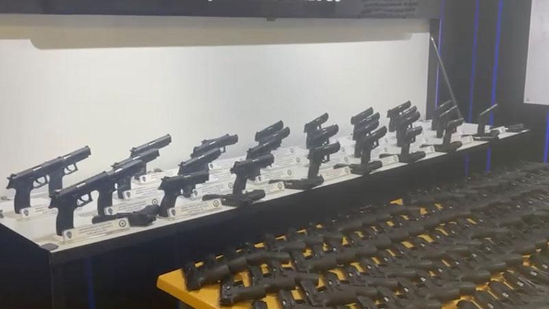 KOM ekiplerinden silah kaçakçılığına darbe: yüzlerce silah ve şarjör ele geçirildi
